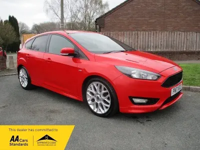 Used Ford Focus ST-Line 120 HP (88 kW) 2017 Red Hatchback