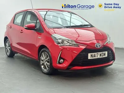 Used Toyota Yaris 100 HP (73 kW) 2017 Red Hatchback