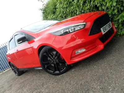 Used Ford Focus ST 250 HP (183 kW) 2017 Red Hatchback