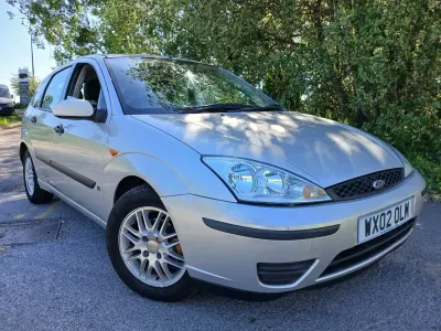 Begagnad Ford Focus 100 HK (73 kW) 2002 Silver Halvkombi
