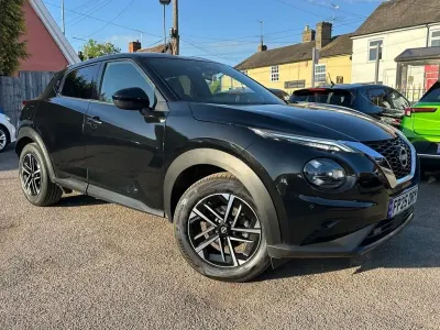 Begagnad Nissan Juke N-Connecta 114 HK (83 kW) 2025 Svart SUV