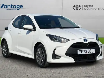 Used Toyota Yaris 113 HP (83 kW) 2023 White Hatchback