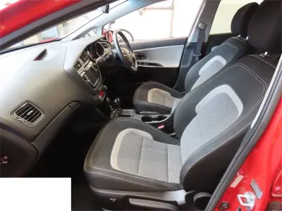 Używany Kia Ceed 134 KM (98 kW) 2015 Czerwony Hatchback