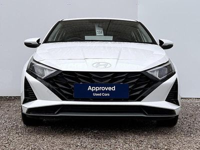 Used Hyundai i20 Advanced 99 HP (72 kW) 2024 White Hatchback