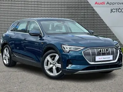 Usado Audi e-tron Advanced 230 kW (313 HP) 2021 Azul SUV