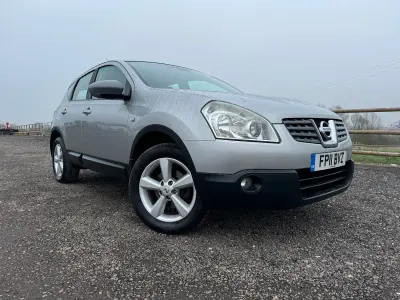 Begagnad Nissan Qashqai Tekna 141 HK (103 kW) 2011 Silver SUV