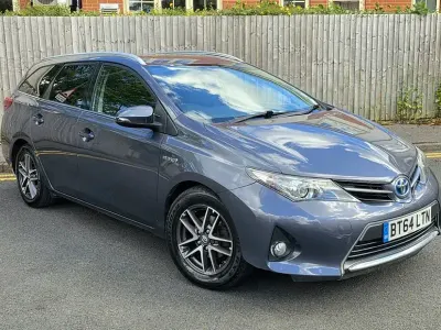 Used Toyota Auris Hybrid