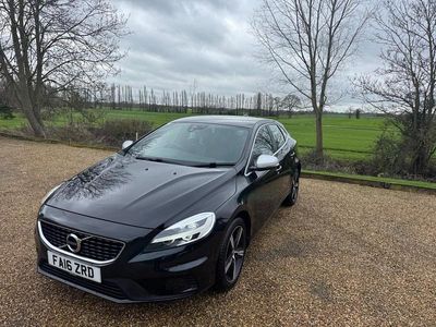 Used Volvo V40 R-Design 120 HP (88 kW) 2016 Black Hatchback