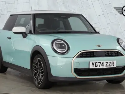 Used Mini Cooper Hatch 154 HP (113 kW) 2024 Green Hatchback