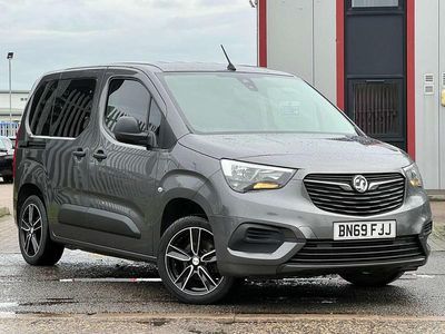 Used Vauxhall Combo Design Edition 100 HP (73 kW) 2019 Grey MPV