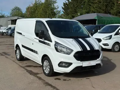 Used Ford Transit Custom Limited 130 HP (95 kW) 2020 White Van