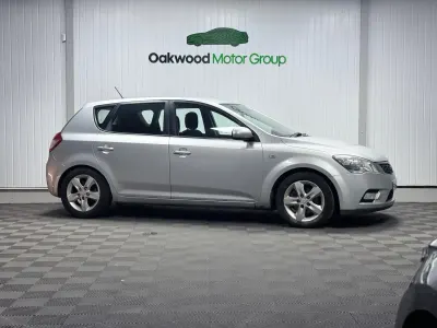 Used Kia Ceed 89 HP (65 kW) 2010 Silver Hatchback