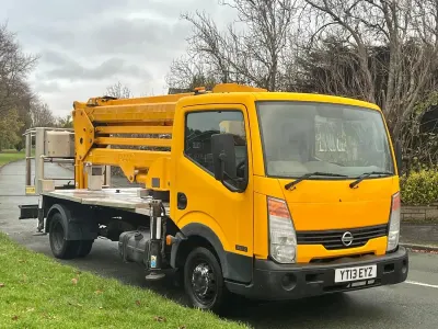 Używany Nissan Cabstar 2013 Żółty Pickup