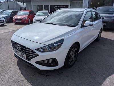 Used Hyundai i30 SE 115 HP (84 kW) 2021 White Estate