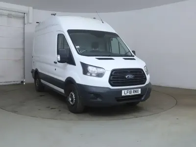 Usado Ford Transit 130 HP (95 kW) 2018 Branco Van