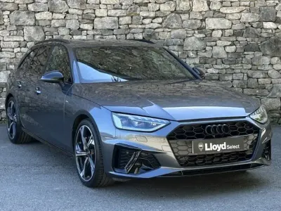 Usado Audi A4 Black Edition 150 HP (110 kW) 2024 Cinzento Carrinha