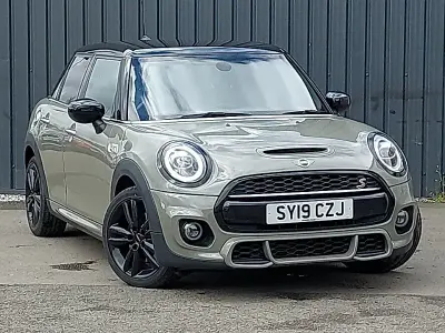 Usado Mini Cooper S Sport 192 CV (141 kW) 2019 Gris Utilitario