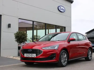 Used Ford Focus Titanium 155 HP (114 kW) 2023 Red Hatchback
