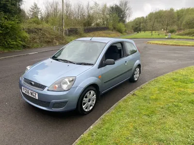 Używany Ford Fiesta Style 75 KM (55 kW) 2006 Niebieski Hatchback