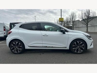 Used Renault Clio V Techno 90 HP (66 kW) 2023 Solid  glacier white  Hatchback