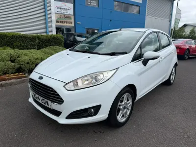 Usado Ford Fiesta Zetec 82 HP (60 kW) 2014 Branco Citadino