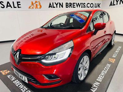 Używany Renault Clio IV Signature 90 KM (66 kW) 2018 Czerwony Hatchback