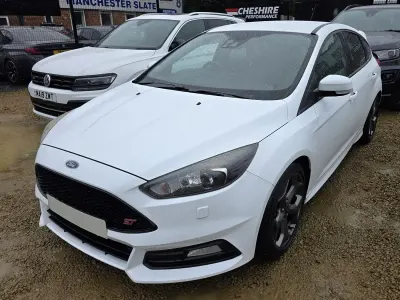 Used Ford Focus ST 182 HP (133 kW) 2017 White Hatchback