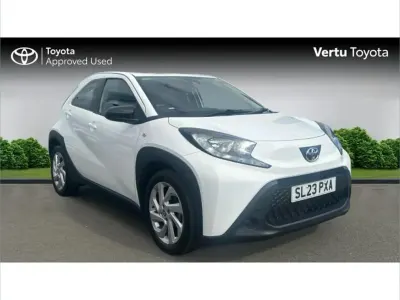 Used Toyota Aygo X PURE 72 HP (52 kW) 2023 White SUV