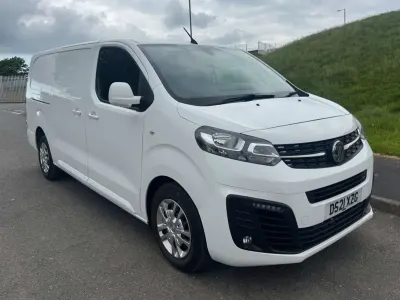 Używany Vauxhall Vivaro Sportive 100 KM (73 kW) 2021 Biały Minivan