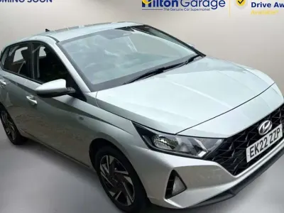 Używany Hyundai i20 SE 100 KM (73 kW) 2022 Srebrny Hatchback