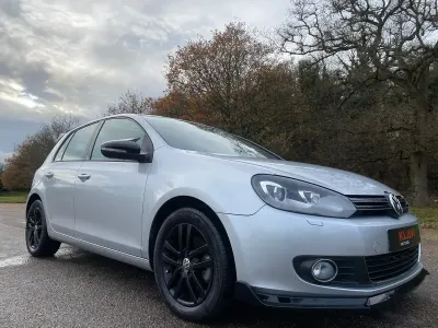 Usado VW Golf VII Match 122 HP (89 kW) 2012 Prateado Citadino