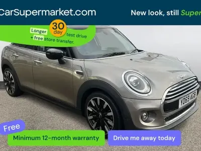 Usado Mini Cooper Exclusive 136 CV (100 kW) 2020 Plateado Utilitario