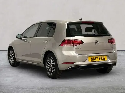 Used VW Golf VII SE 123 HP (90 kW) 2017 Silver Hatchback