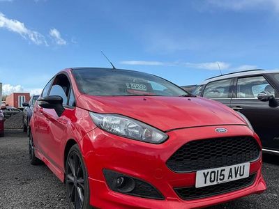 Used Ford Fiesta Zetec 140 HP (102 kW) 2015 Red Hatchback