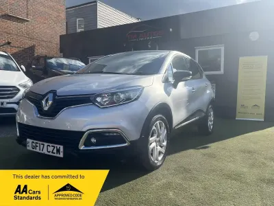Used Renault Captur Dynamique 90 HP (66 kW) 2017 Silver SUV
