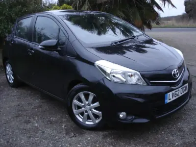 Used Toyota Yaris 99 HP (72 kW) 2012 Black Hatchback