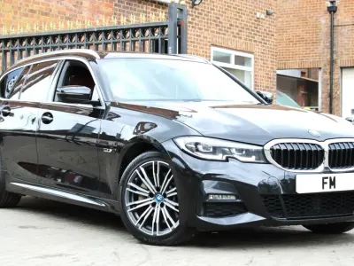 Begagnad BMW 330e M Sport 2022 Svart Kombi