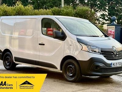 White Used 2019 Renault Trafic Business MPV | £12,990 (Good price)