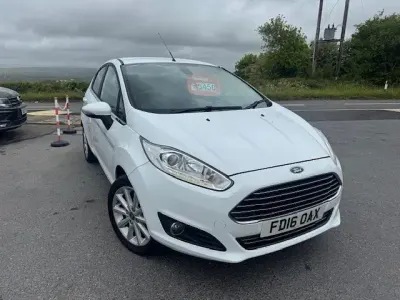 Used Ford Fiesta Titanium 95 HP (69 kW) 2016 White Hatchback
