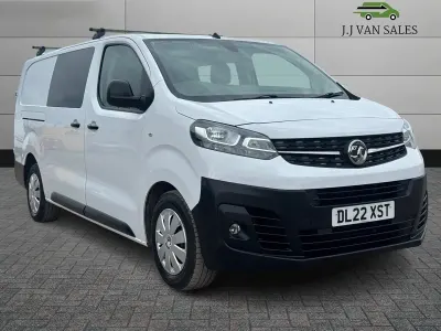 Second-hand Vauxhall Vivaro 145 CP (106 kW) 2022 Alb Monovolum