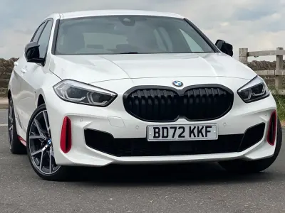 Begagnad BMW 128 Comfort Edition 261 HK (191 kW) 2023 Vit Halvkombi