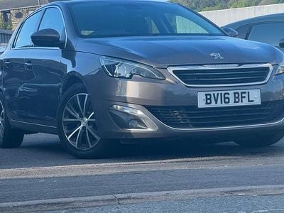 Usado Peugeot 308 Allure 120 HP (88 kW) 2016 Cinzento Citadino