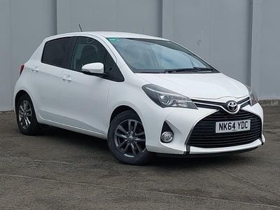 Used Toyota Yaris 99 HP (72 kW) 2014 White Hatchback