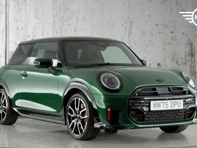 Usado Mini John Cooper Works Hatch 228 CV (167 kW) 2025 Verde Utilitario