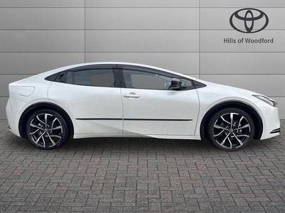 Used Toyota Prius 2025 White Hatchback