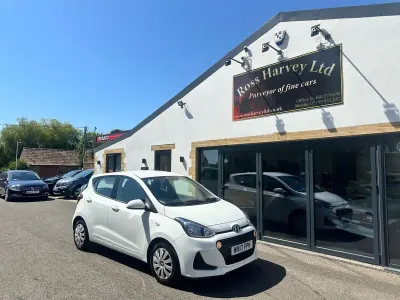 Used Hyundai i10 SE 2017 White Hatchback