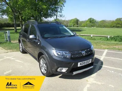 Usado Dacia Sandero Comfort 90 HP (66 kW) 2019 Cinzento Citadino