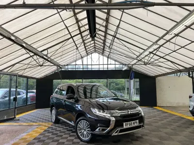 Begagnad Mitsubishi Outlander P-HEV 2018 Svart SUV
