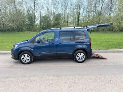 Used Peugeot Rifter Allure 100 HP (73 kW) 2020 Blue MPV