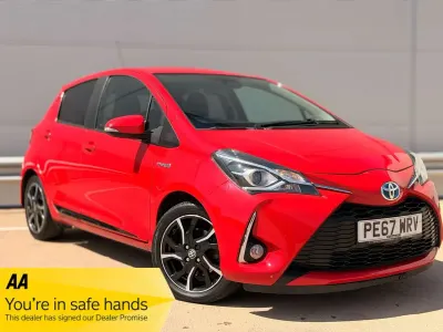 Used Toyota Yaris Design 100 HP (73 kW) 2017 Red Hatchback